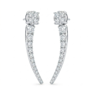 Brinco ear cuff feminino em prata com pedras de moissanite e acabamento sofisticado.