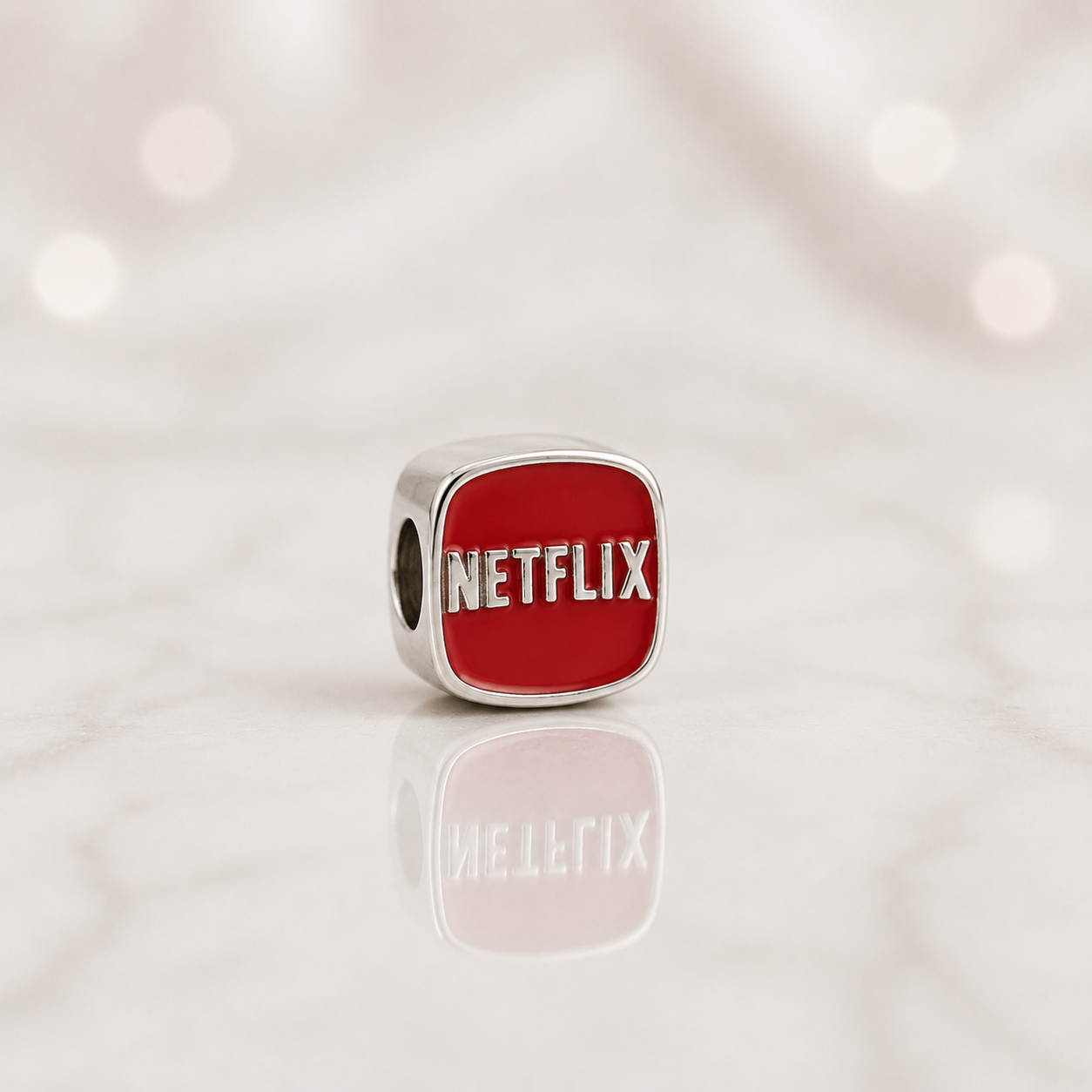 Berloque Netflix em Prata 925 com Esmaltação Vermelha