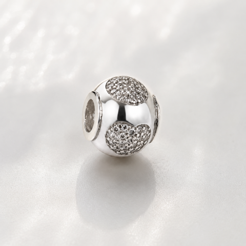 Berloque Prata 925 Esfera Elegante com Cristais Brilhantes de coração